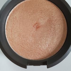 Becca Pressed highlighter champagne pop